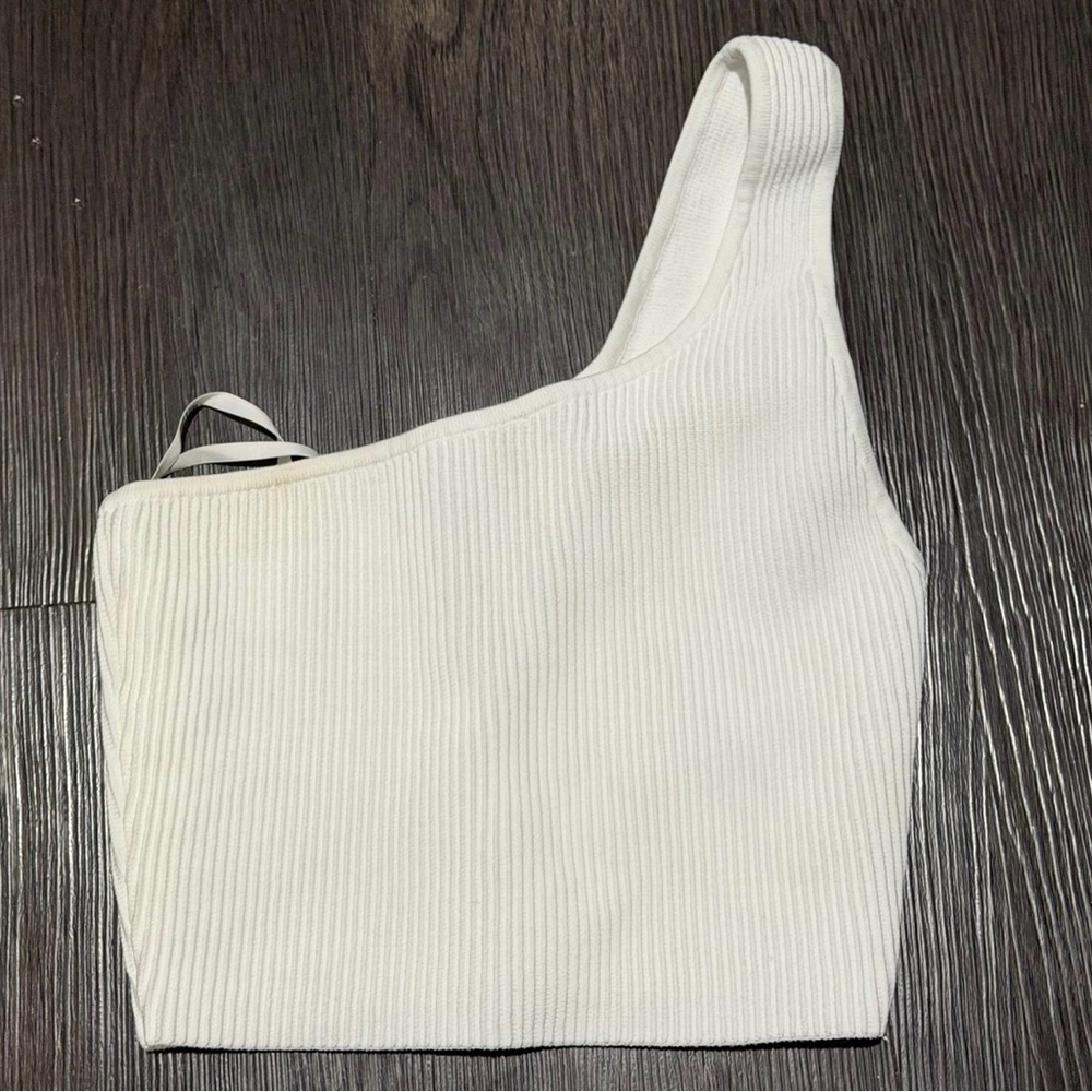 Aritzia Babaton crop tank